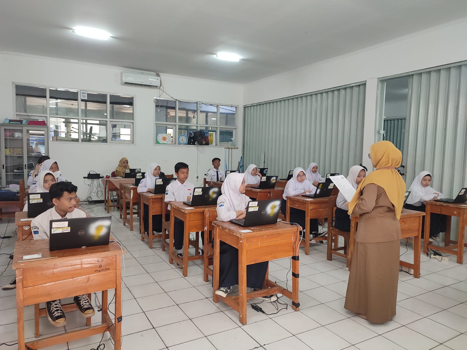 Gladi Asesmen Nasional Berbasis Komputer (ANBK) di SMPN 6 Bandung