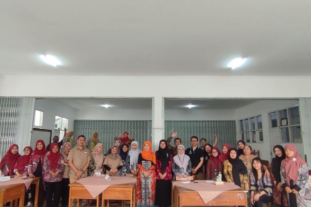 Membangun Citra Profesional: In House Training Peningkatan Personal Branding bagi Pendidik dan Tenaga Kependidikan di SMPN 6 Bandung